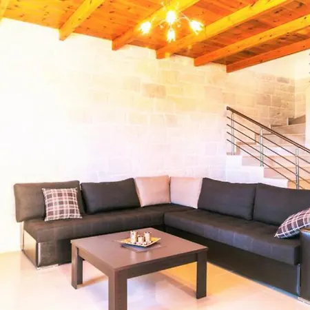 Alexandra Villa *